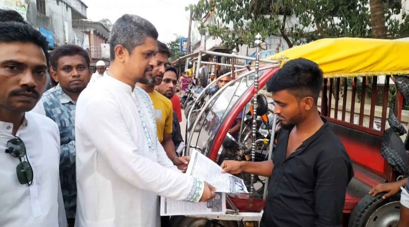 বাউফলে তারেক রহমানের ৩১দফার লিফলেট বিতরণ